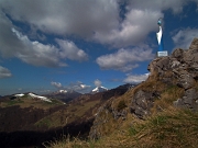 01 Corno Zuccone (1458 m.) col Due Mani e la Grignetta...